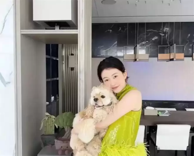 原来她是乔欣妈妈，二婚嫁上海豪门托举女儿