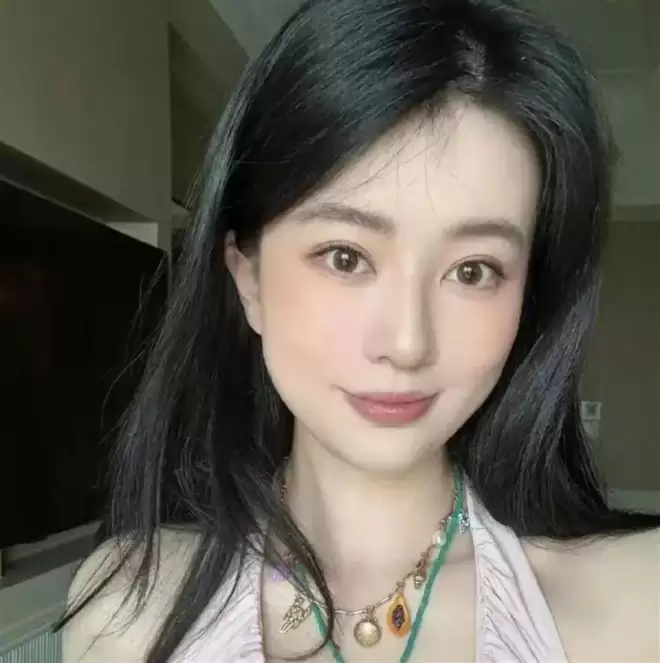 原来她是乔欣妈妈，二婚嫁上海豪门托举女儿