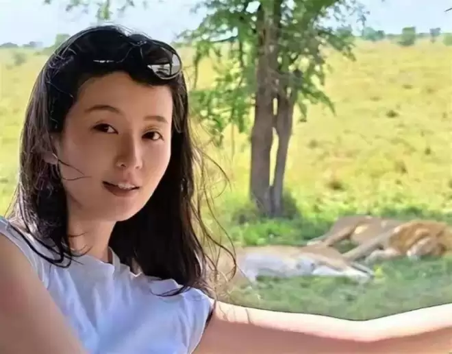 原来她是乔欣妈妈，二婚嫁上海豪门托举女儿