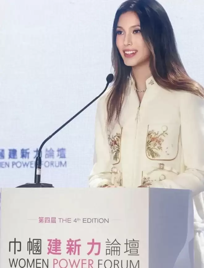 谷爱凌穿新中式现身香港，同框何超琼郭晶晶，合照站中间身高瞩目
