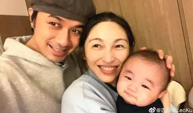 53岁古巨基再当爹，57岁妻子二胎后首次露面！
