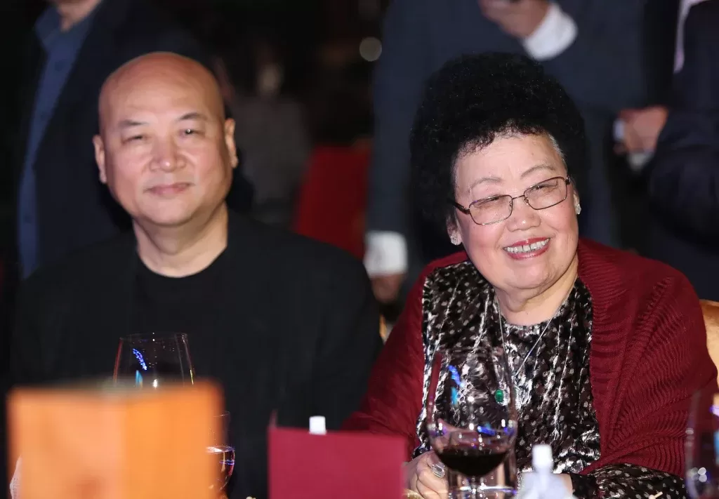 陈丽华的城门梦：曾经的女首富和她的紫檀收藏