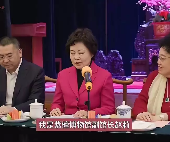 迟重瑞陈丽华全家福曝光，4个儿女都很优秀