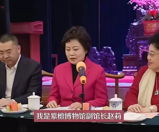 迟重瑞陈丽华全家福曝光，4个儿女都很优秀