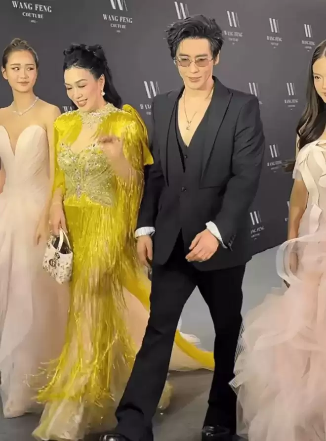 上海时装周最尬红毯：王琳用力过猛，钟丽缇一家演得累