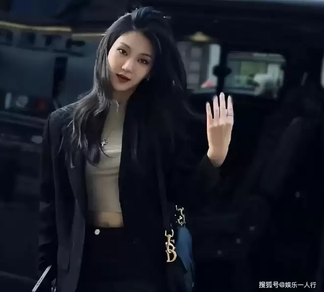 黄晓明又新恋情!网友:他是离开女人就睡不着觉吗?