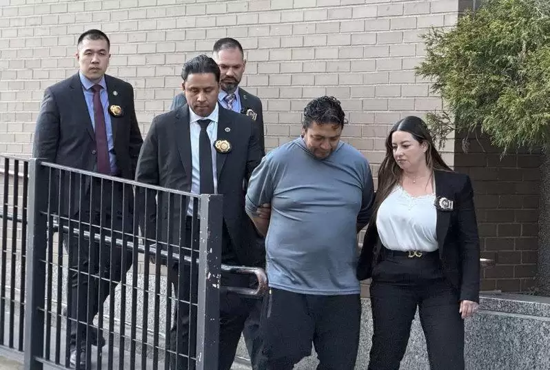 法拉盛夺命火灾华人4死 纵火嫌犯落网被控8项谋杀
