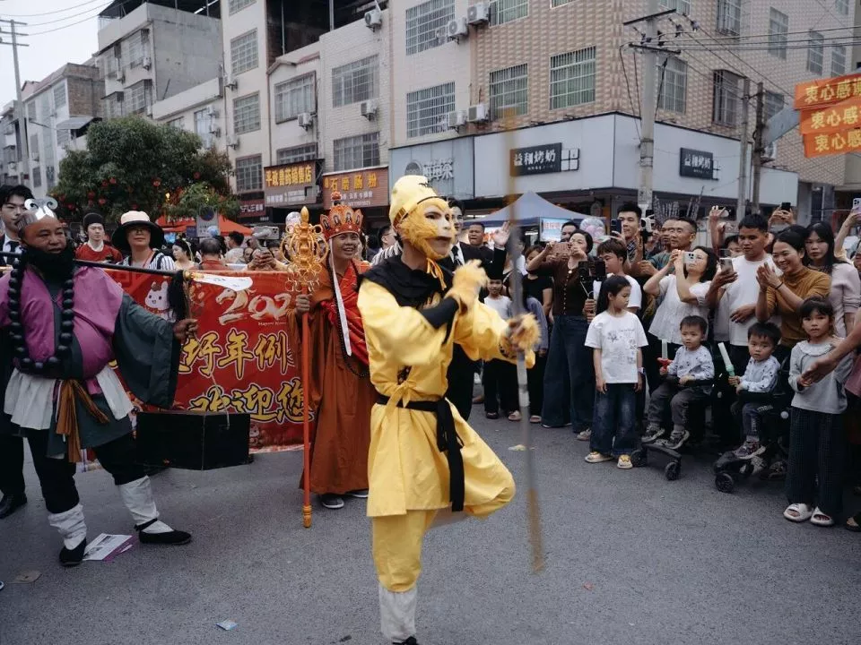 路在脚下，他们真把人生拍成了《西游记》 全网热议