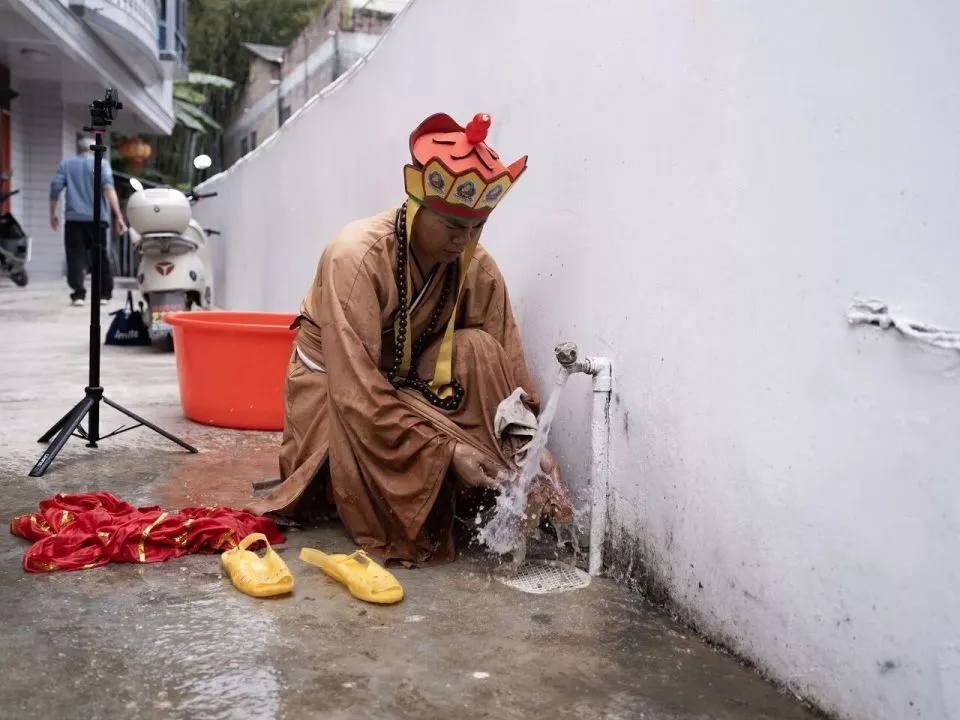 路在脚下，他们真把人生拍成了《西游记》 全网热议
