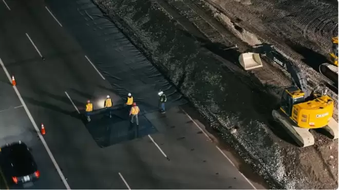 震撼！大温天桥竟“漂移”横跨1号高速 现场画面刷屏