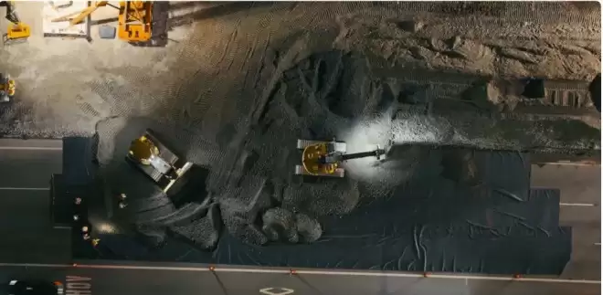 震撼！大温天桥竟“漂移”横跨1号高速 现场画面刷屏