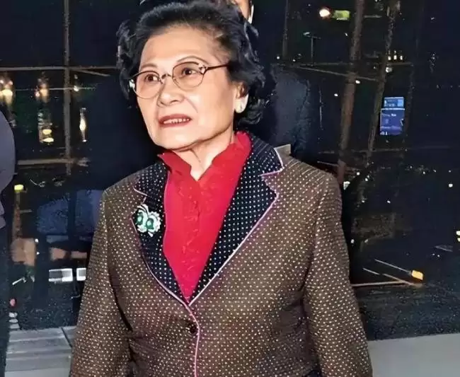 曾是中国女首富：2个女儿惨死3个儿子反目