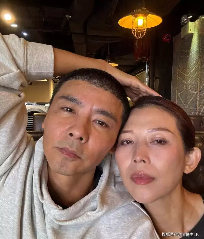 张晋蔡少芬也太真实了！无美颜怼脸拍