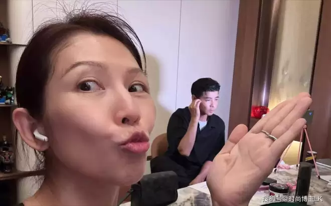 张晋蔡少芬也太真实了！无美颜怼脸拍