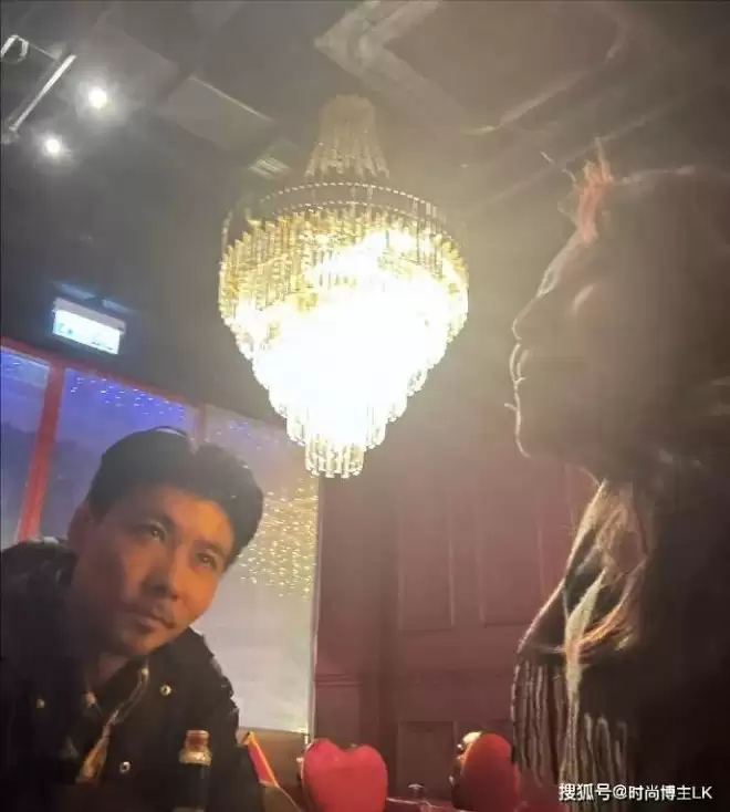 张晋蔡少芬也太真实了！无美颜怼脸拍