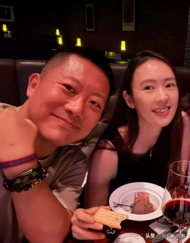 童瑶咋老成这了！妆容老土嚼东西像没牙一样