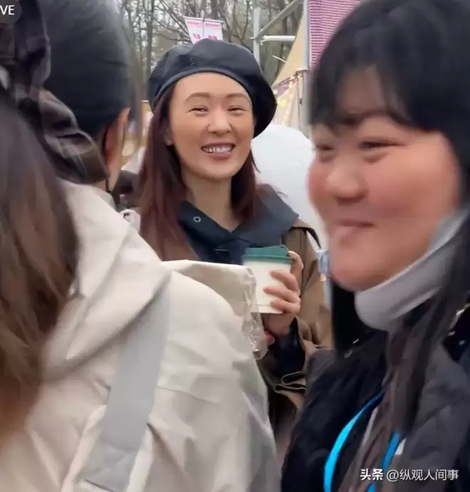 童瑶咋老成这了！妆容老土嚼东西像没牙一样