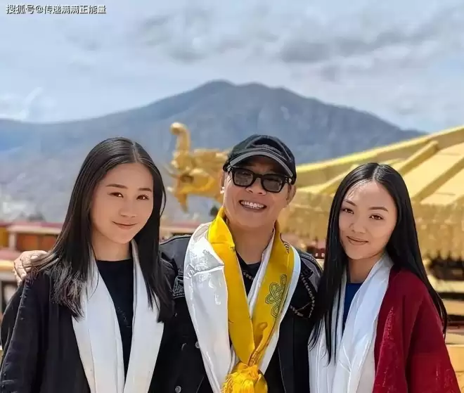 2个细节反差，李连杰女儿晒合影真只靠妈妈基因？