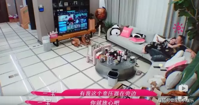裸照当结婚现场迎宾照，三宝万千惠的畸形婚姻...