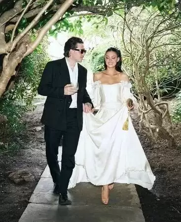 贝克汉长子庆结婚4周年，情书暗酸决裂父母