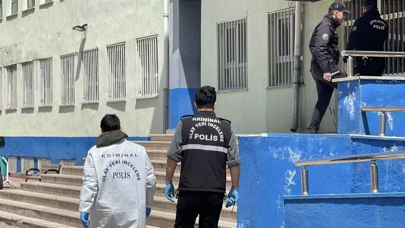 土耳其中学校园爆枪响共16伤 攻击者自戕身亡