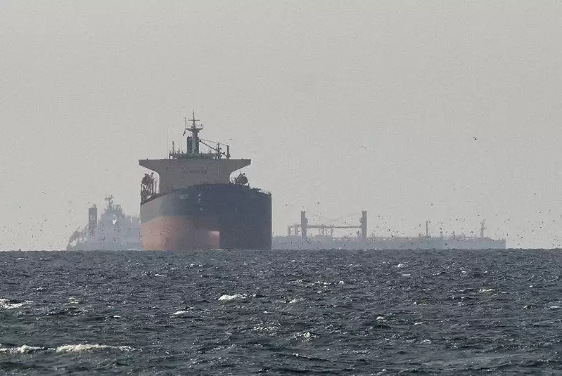 美封锁伊朗港口生效首日 第3艘油轮行经荷莫兹海峡