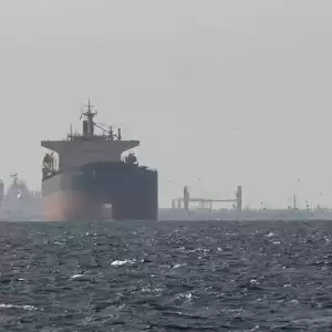 美封锁伊朗港口生效首日 第3艘油轮行经荷莫兹海峡