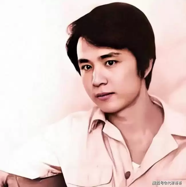 67岁徐少华近况：娶同学杨琨恩爱42年 县城商演