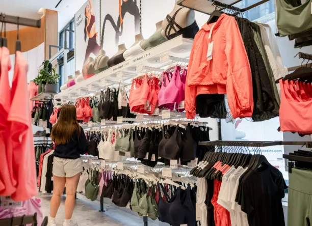 Lululemon被查 “或引发癌症 不孕不育” 紧急回应