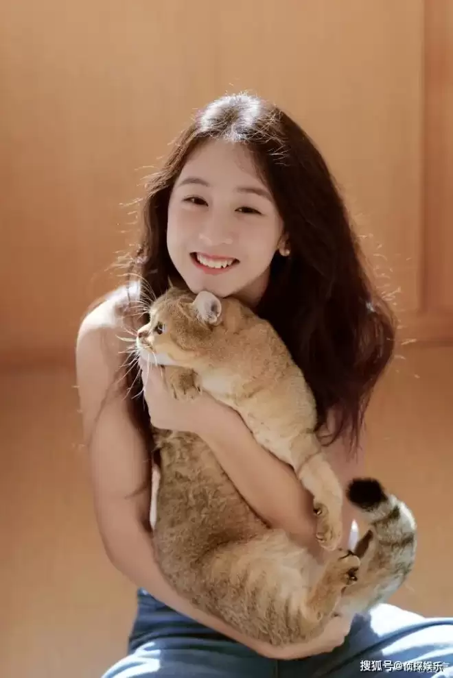 田亮女儿成年了！18岁森碟长成明媚自信大美女，生日写真夯爆了