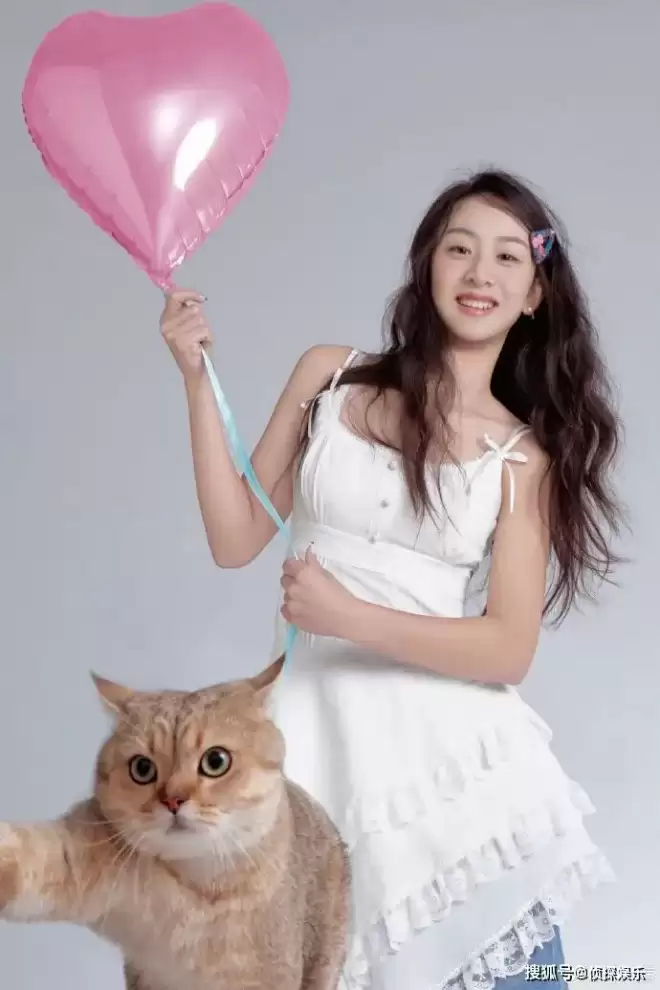 田亮女儿成年了！18岁森碟长成明媚自信大美女，生日写真夯爆了