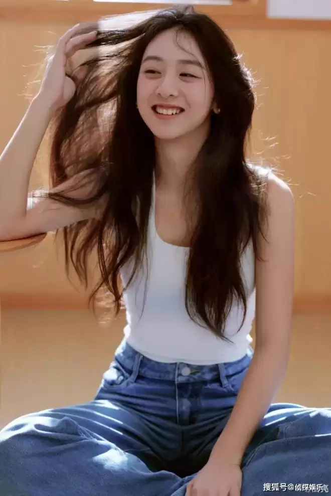 田亮女儿成年了！18岁森碟长成明媚自信大美女，生日写真夯爆了