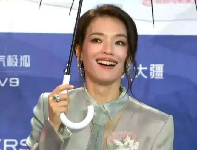 北影节开幕式红毯生图来了！舒淇晕妆，高圆圆脸发黄