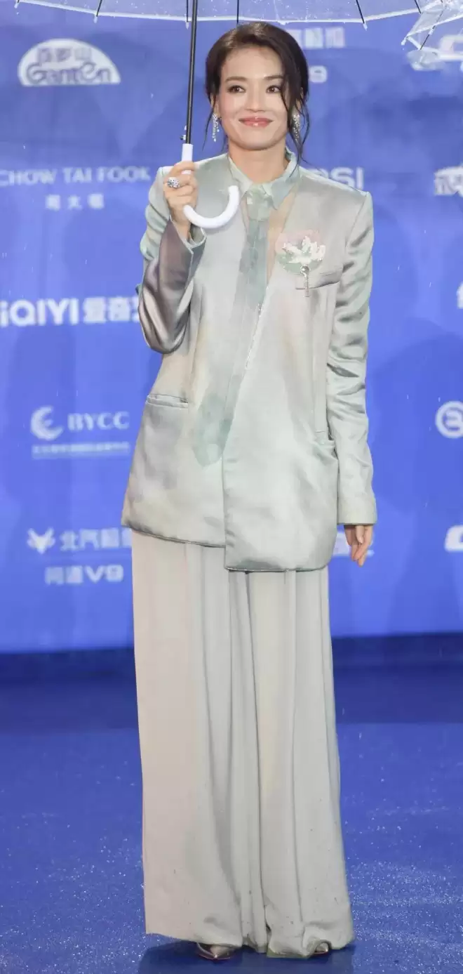 北影节开幕式红毯生图来了！舒淇晕妆，高圆圆脸发黄
