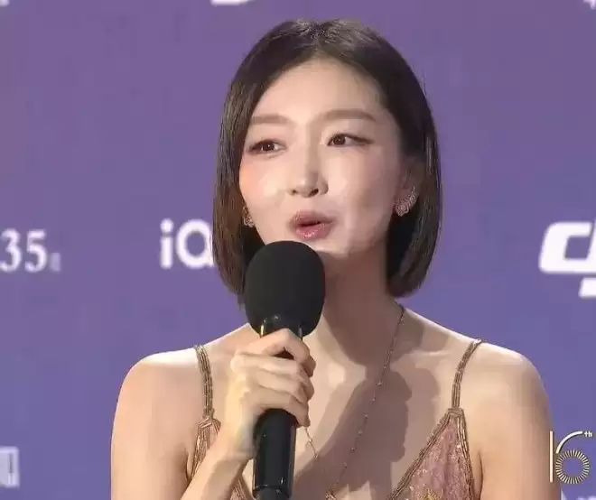 北影节开幕式红毯生图来了！舒淇晕妆，高圆圆脸发黄