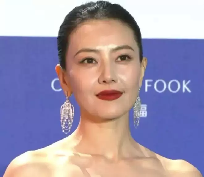 北影节开幕式红毯生图来了！舒淇晕妆，高圆圆脸发黄
