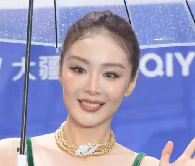 北影节开幕式红毯生图来了！舒淇晕妆，高圆圆脸发黄