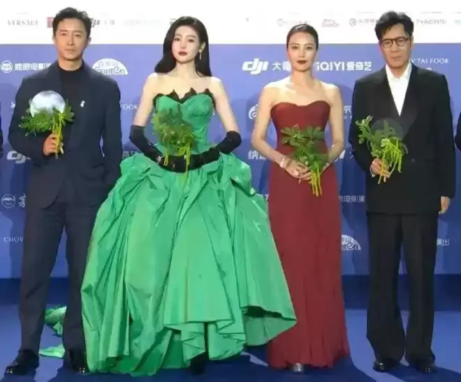北影节开幕式红毯生图来了！舒淇晕妆，高圆圆脸发黄