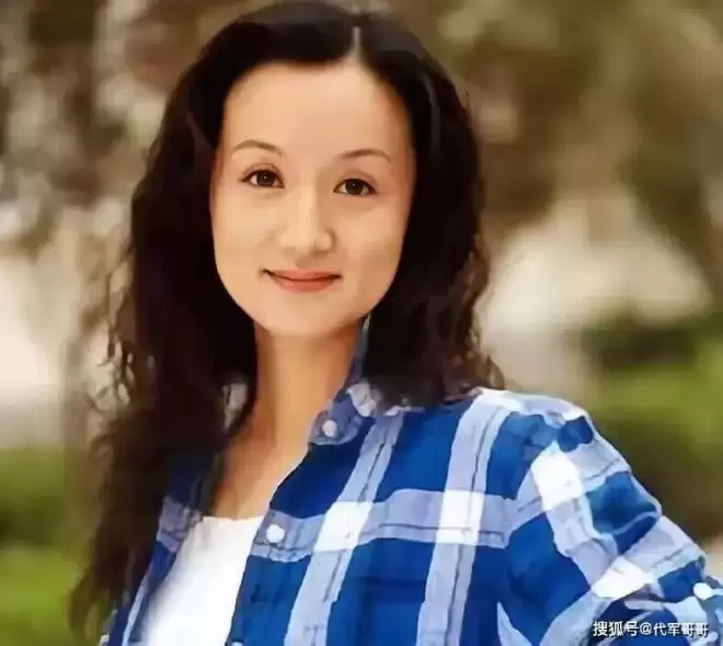 64岁杨昆:老公投资失败别墅被拍卖，无儿无女成遗憾