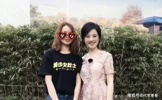 57岁许戈辉现身，如今女儿成为她的骄傲