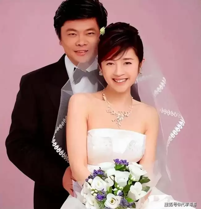 57岁许戈辉现身，如今女儿成为她的骄傲