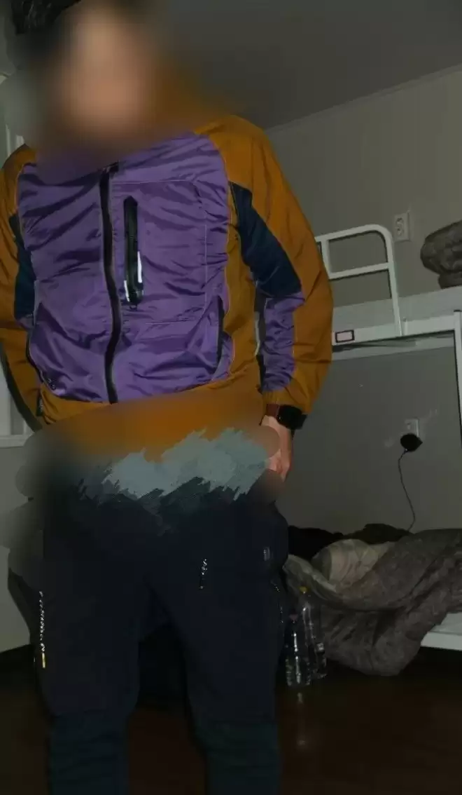 中国女游客在韩青旅被日男骚扰：对着她床铺小便，下跪称认错厕所