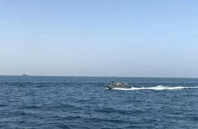 霍尔木兹海峡开了又关 伊朗内斗越来越明显