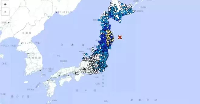 日本7.7强震！震后3小时连8震 外墙坠落刺穿屋顶