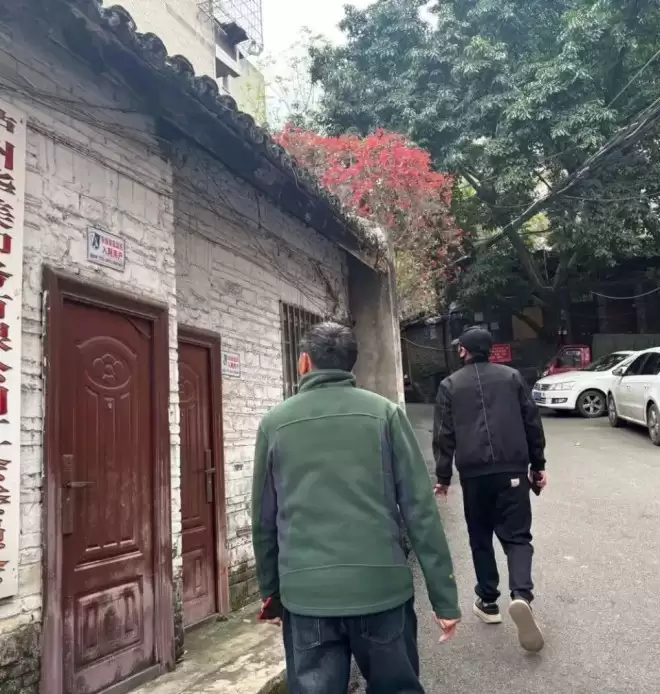 花坛藏尸28年!嫌疑人曾主动发短信催警察"还清白"