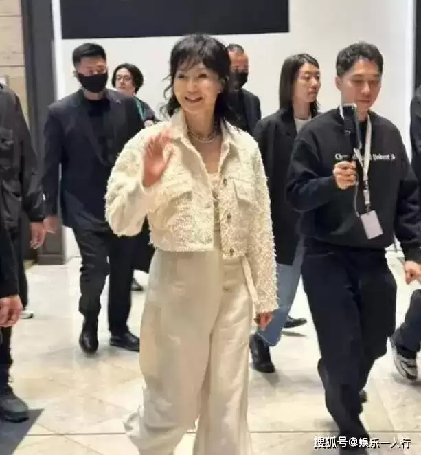 61岁张曼玉现身北京参加活动！脸部僵肿引热议