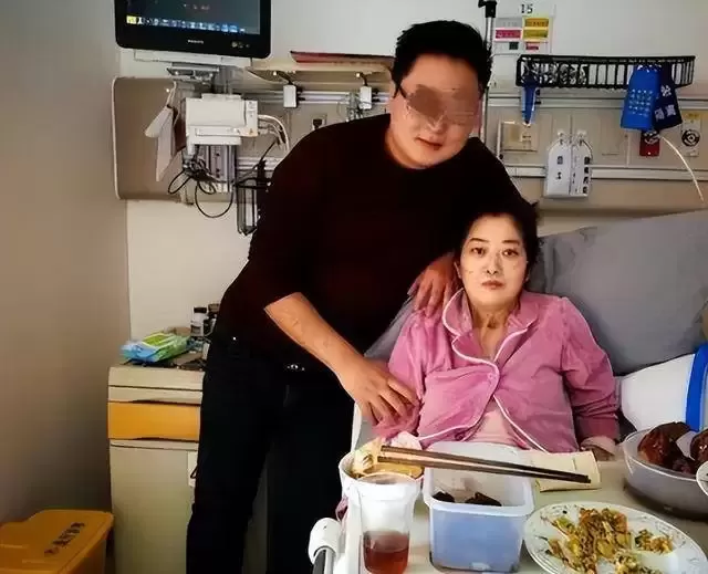 世界首例肺移植产妇去世，医生：她不值得同情
