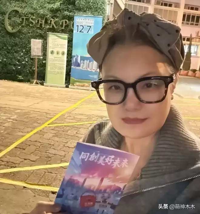 网友: 张敬轩敢来就举报 英皇艺人全遭殃