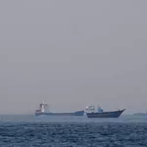伊朗革命卫队扣押荷莫兹海峡2船只 带往伊朗沿岸