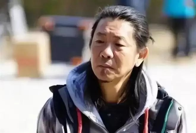丈夫出轨8次,被闺蜜蒋勤勤背叛,43岁抑郁烧炭自尽